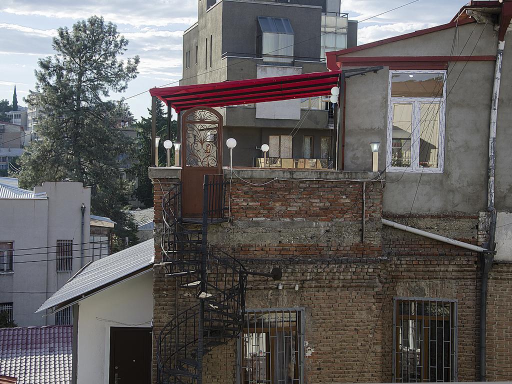 Griboedov Hostel & Suites Тбилиси Экстерьер фото