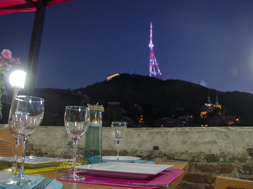 Griboedov Hostel & Suites Тбилиси Экстерьер фото