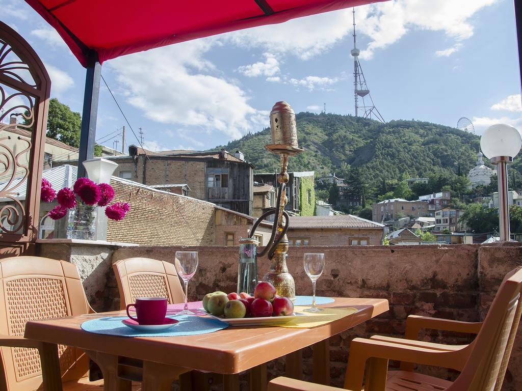 Griboedov Hostel & Suites Тбилиси Экстерьер фото