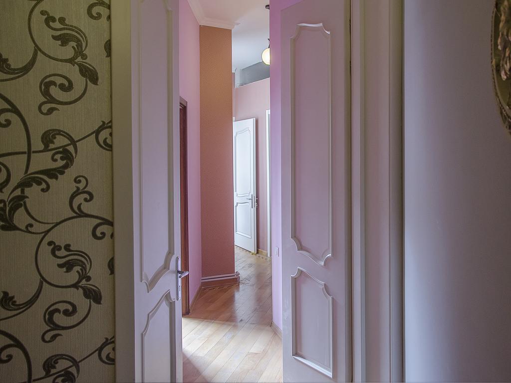 Griboedov Hostel & Suites Тбилиси Экстерьер фото
