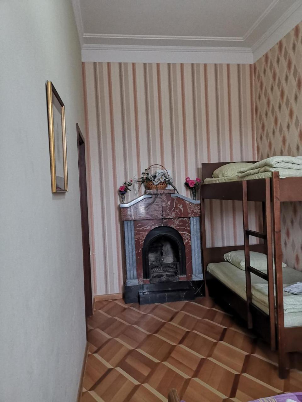 Griboedov Hostel & Suites Тбилиси Экстерьер фото
