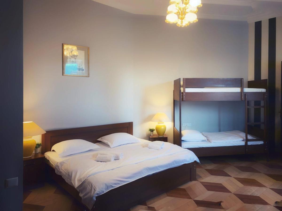 Griboedov Hostel & Suites Тбилиси Экстерьер фото